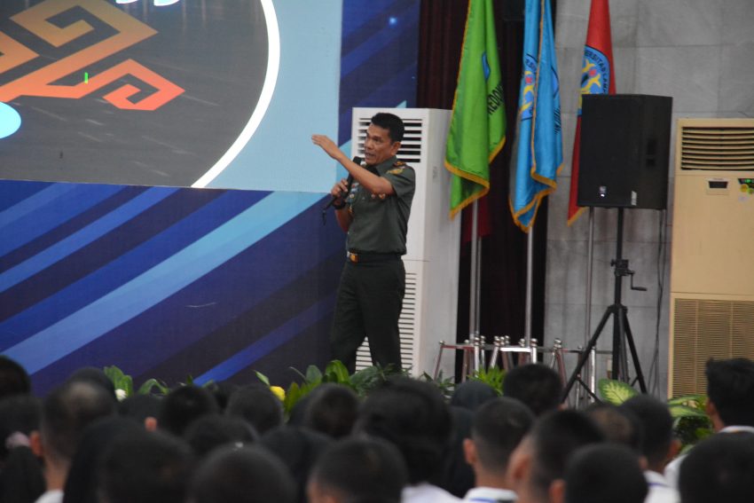 Danrem 043/Gatam Sampaikan Materi Kesadaran Bela Negara Pada Mahasiswa Baru Unila TA. 2024
