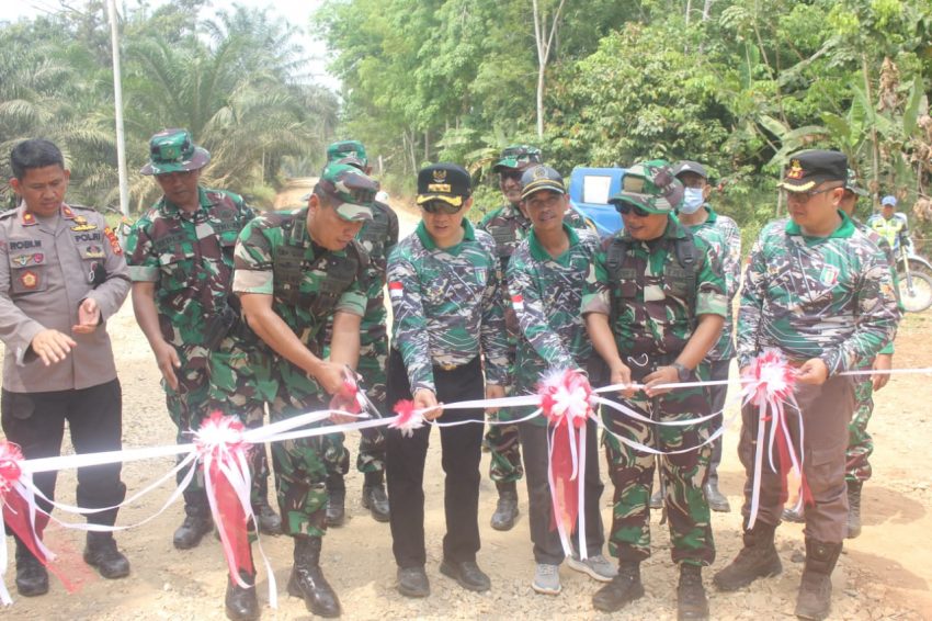 Tutup TMMD Ke-121 TA. 2024 Kodim 0424/TGM, Kasrem 043/Gatam Bacakan Sambutan Pangdam II/Swj
