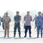 Kapolda Lampung bersama Pj. Gubernur Samsudin Sambut Kedatangan Presiden Joko Widodo di Bandara Raden Intan II dalam Rangka Peresmian Tiga Proyek Strategis Nasional