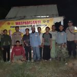 Ciptakan Harkamtibmas Jelang Pilkada Yang Aman Bhabinkamtibmas Dan Kepala Desa Lakukan Pengecekan Diposkamling