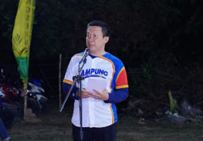 Pj Bupati Dijuluki Kaum Emak Si Ganteng, Marindo Kurniawan Buka Turnamen Bola Voli Piala Pj.Bupati Pringsewu 2024