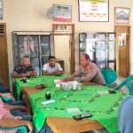 Dalam Menjaga Situasi Kamtibmas Yang Aman Dan Damai Kanit Binkamsa Dan Kanit Binpolmas Memberikan Pesan Pesan Kamtibmas Kepada Aparat Desa Wirabangun