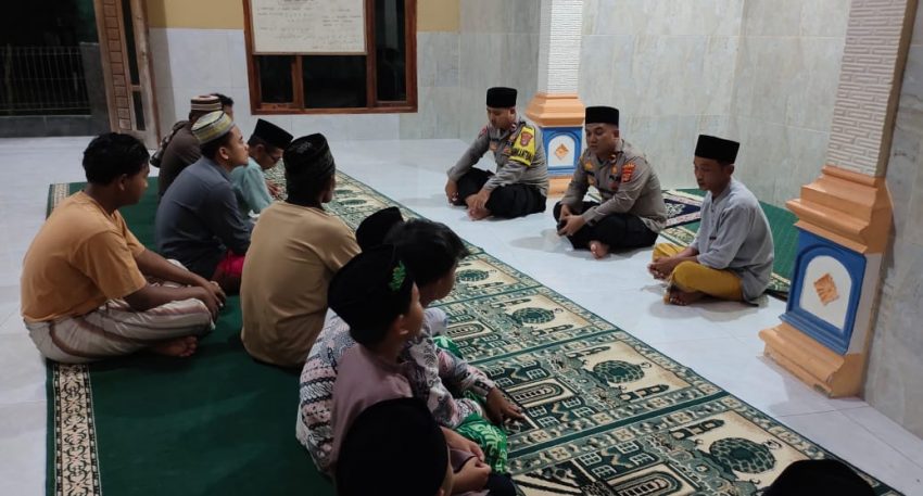 Jajaran Polsek Mesuji Timur Laksanakan Giat Safari Subuh Berjamaah Dan Coolong System