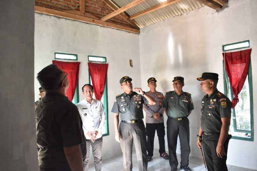 Kasrem 043/Gatam Resmikan Rumah Bapak Supari, Program Bedah Rumah Tidak Layak Huni Kodim 0421/LS