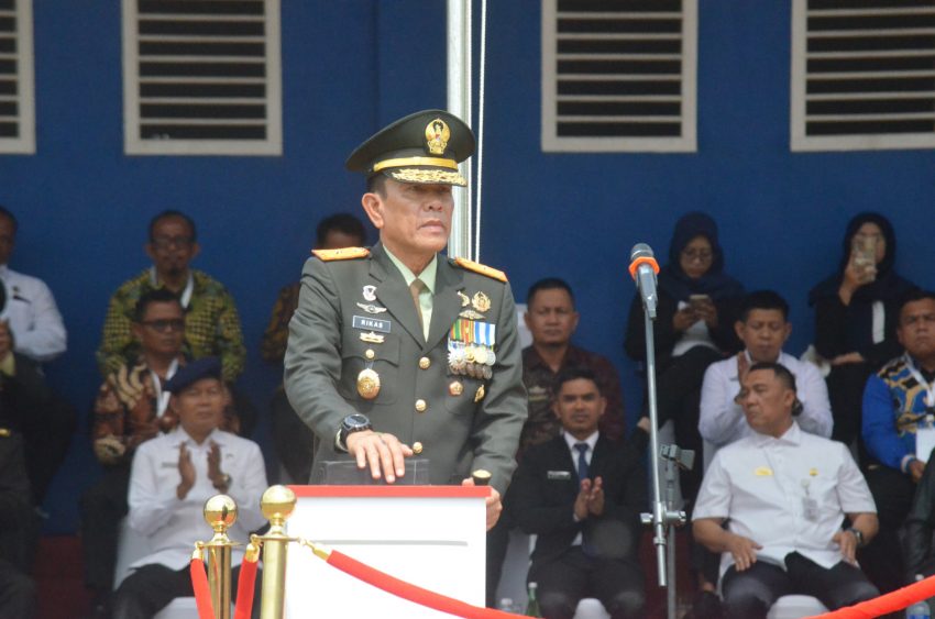 Danrem 043/Gatam Tutup Diksar Kedisiplinan Dan Kepemimpinan Siswa SMA Kebangsaan Angkatan 12