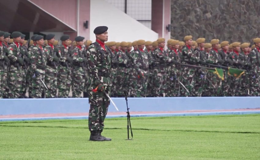 Danrem 043/Gatam Ikuti Upacara, Parade, Defile, Acara Syukuran Dan Hiburan HUT Ke-79 TNI Tahun 2024 Di Makodam II/Swj