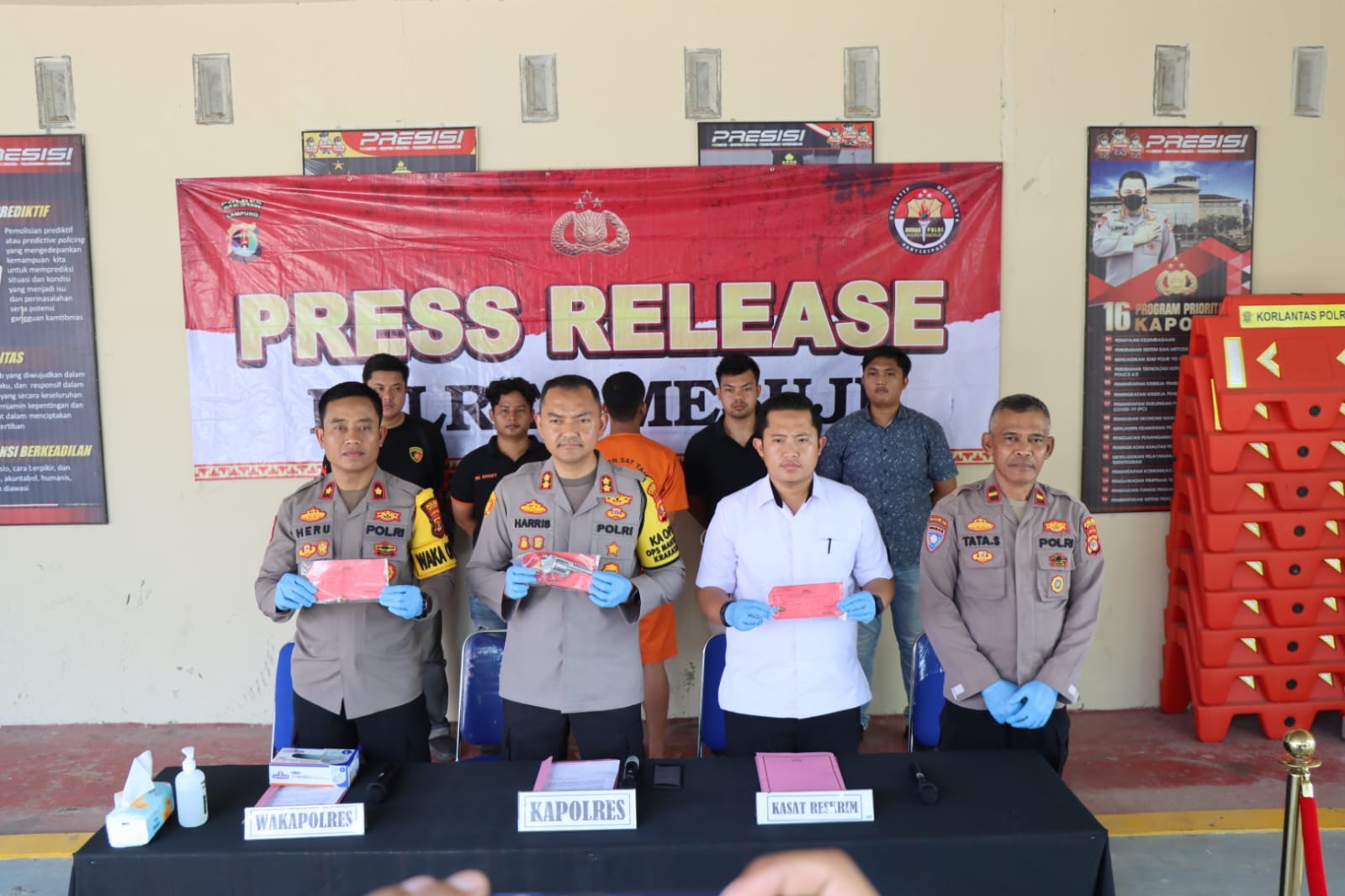 Jajaran SatReskrim Polres Mesuji Laksanakan Press Release Kejadian Penembekan Didesa Wiralaga Mulya
