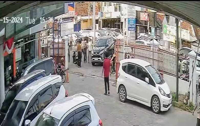 Senggolan Motor dan Mobil Berujung Kekerasan, Polisi Ingatkan Warga Bijak dalam Bersikap di Jalan