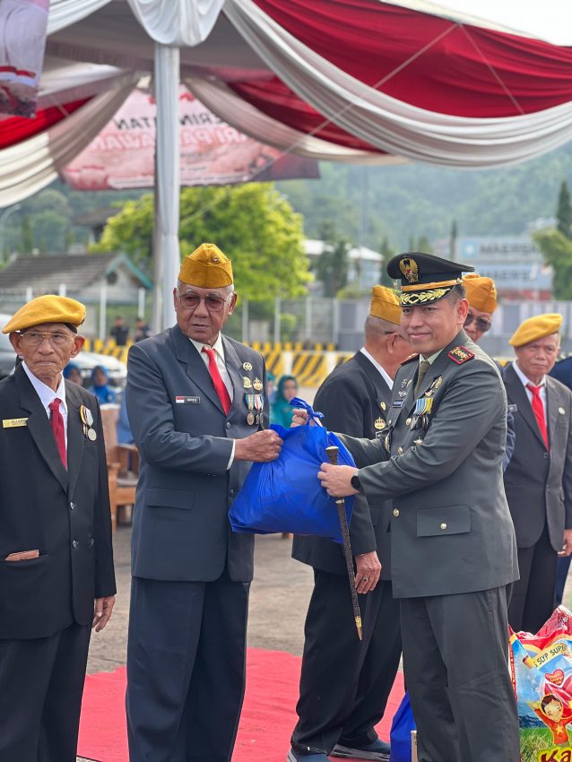 Dandim 0410/KBL Hadiri Upacara dan Tabur Bunga, Peringati Hari Pahlawan 2024