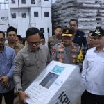 Dampingi Wamendagri, Kapolda Lampung Pastikan Kesiapan dan Keamanan Gudang Logistik KPU