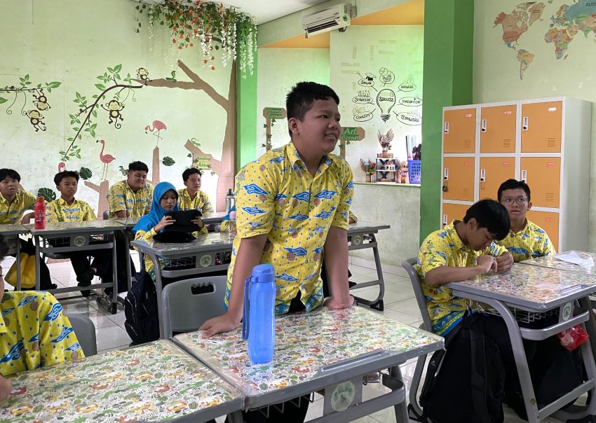 Peringati Hari Guru Nasional, PLN Kenalkan Ragam Energi Bersih di Sekolah Global Madani Lampung