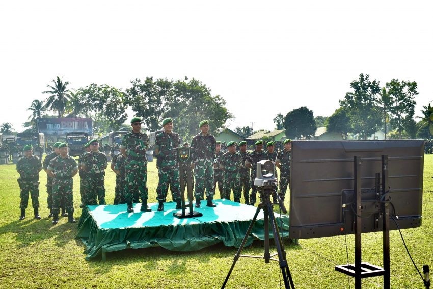 Danrem 043/Gatam Lepas Prajurit Yonif 143/TWEJ BKO Di Kodim Jajaran Korem 043/Gatam