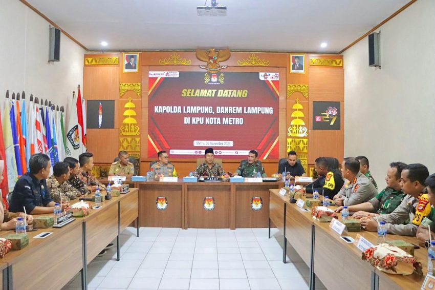 Jelang Pilkada Serentak 2024, Danrem 043/Gatam Bersama Kapolda Dan Bawaslu Provinsi Lampung Kunjungi Kantor KPU Kota Metro