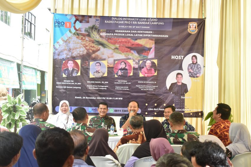 Danrem 043/Gatam Ikuti Dialog Radio Pasar RRI Bersama Narasumber Lainnya Di Pasar Koga