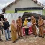 Respon Cepat, PJ Bupati Pringsewu Marindo Kurniawan Serahkan Bantuan Untuk Korban Angin Puting Beliung Sukoharjo