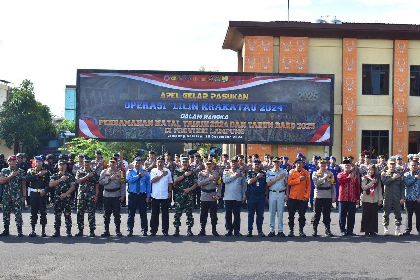 Bersama Forkopimda Provinsi Lampung, Danrem 043/Gatam Hadiri Apel Gelar Pasukan Pengamanan Nataru Tahun 2024 Dan Cek Pelabuhan Bakauheni