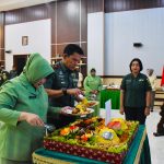Danrem 043/Gatam Bersama Anggota Makorem Melaksanakan Kegiatan Syukuran HUT Kodam II/Sriwijaya ke-79