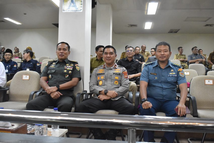 Kasrem 043/Gatam Hadiri Rapurna Pengumuman Dan Usulan Persetujuan Pengesahan Pengangkatan Gubernur-Wakil Gubernur
