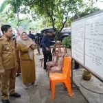 Aksi Cepat Tanggap Pj. Bupati Marindo, ‘Blusukan’ Ke Semua Titik Banjir Pringsewu dah Serahkan Bantuan Untuk Warga