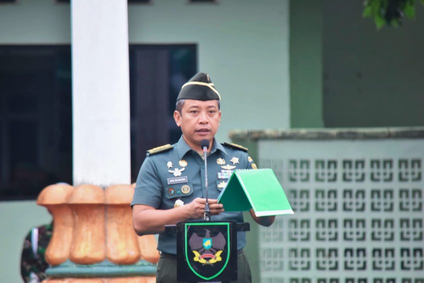 Prajurit dan PNS Korem 043/Gatam Ikuti Upacara Bulanan untuk Tingkatkan Disiplin dan Akuntabilitas