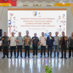 Pj. Gubernur Samsudin Serahkan Penghargaan Kepada Peraih Medali PON XXI Aceh-Sumut