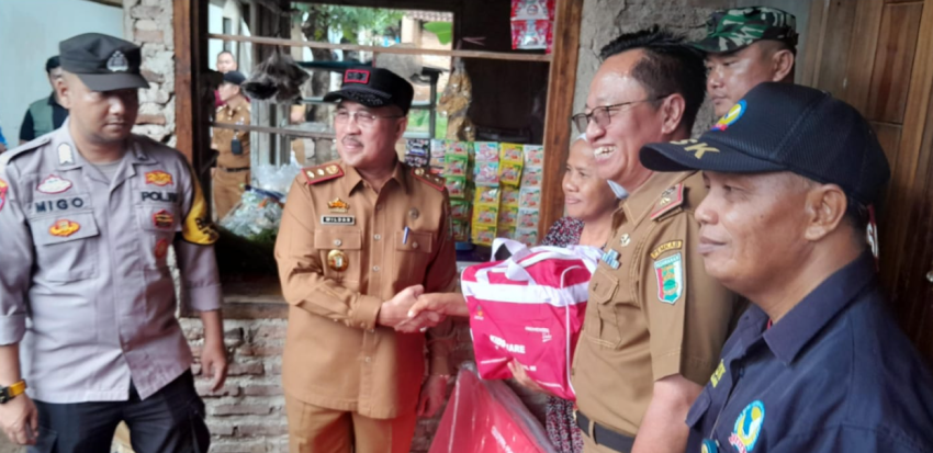 Tinjau Warga di Desa Sukajaya Lempasing, Pj Gubernur Lampung Bersama Sekda Pesawaran Rumuskan Antisipasi Bencana Banjir