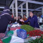 Bupati Pringsewu H. Riyanto Pamungkas Blusukan, Tinjau Stok dan Harga Kebutuhan Pokok di Pasar Banyumas
