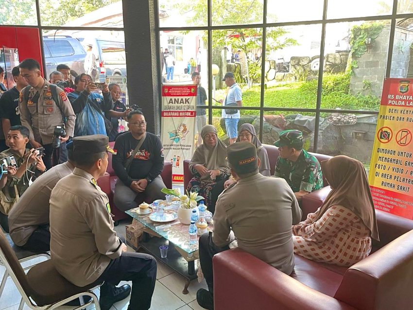 Danrem 043/Gatam Kunjungi Rumah Sakit Bayangkara, Temui Keluarga Korban Kasus Penembakan