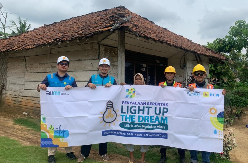 Hadirkan Cahaya Ramadhan bagi Keluarga Prasejahtera, PLN UP3 Kotabumi Sambung Listrik Gratis Lewat Program Light up the Dream