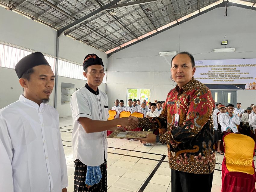 Penyerahan Remisi Khusus dan Pengurangan Masa Pidana Hari Suci Nyepi Tahun Baru Saka 1947 dan Hari Raya Idul Fitri 1446 H di Lapas Narkotika Kelas IIA Bandar Lampung