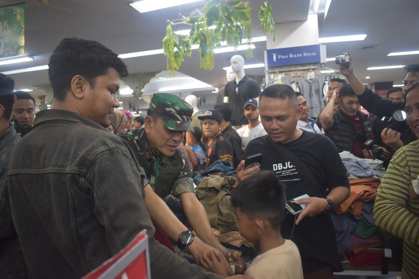 Pastikan Malam Takbiran Idul Fitri 1446 H / 2025 M Berjalan Aman, Danrem 043/Gatam, Bersama Gubernur dan Forkompinda Tinjau Beberapa Titik Pos Pengaman