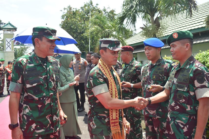 Danrem 043/Gatam Sambut Kunker Pangdam II/Sriwijaya di Kodim 0427/WK