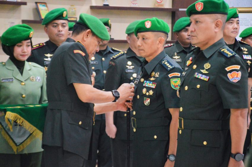 Korem 043/Gatam Gelar Acara Tradisi Penerimaan Warga Baru dan Serah Terima Jabatan