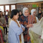 Ketua Umum IAD Kunjungi Dekranasda dan Apresiasi Wastra Lokal