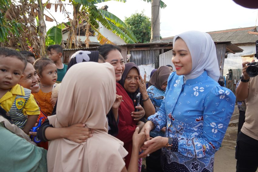 Ketua TP PKK Lampung Apresiasi Relawan dan Serahkan Bantuan