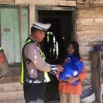 Sat Lantas Polres Mesuji Laksanakan Tasi Berkah Presisi, Bagikan 10 Karung Beras untuk Warga Kurang Mampu