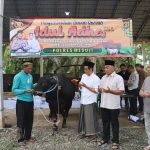 Polres Mesuji Rayakan Hari Raya Dengan Penyembelian Hewan Kurban