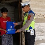 Sat Lantas Polres Mesuji Laksanakan Tasi Berkah Presisi, Bagikan 10 Karung Beras untuk Warga Kurang Mampu