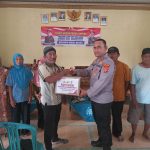 Jajaran Polres Mesuji Laksanakan “Jumat Curhat” dan Salurkan Bantuan Sembako bagi Warga Kurang Mampu di Desa Margo Makmur
