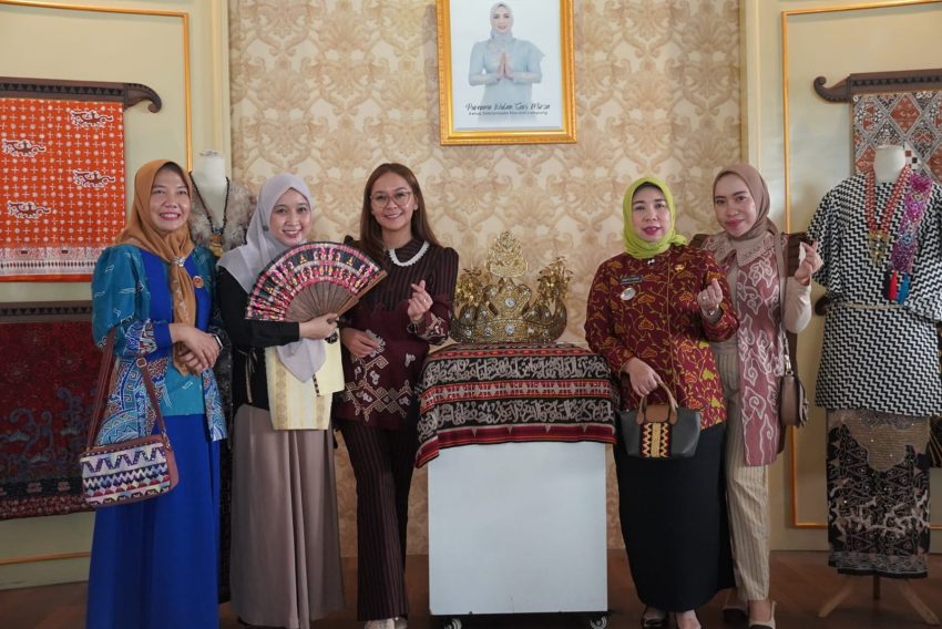 Ratusan Peserta HUT REI Kunjungi Dekranasda Lampung