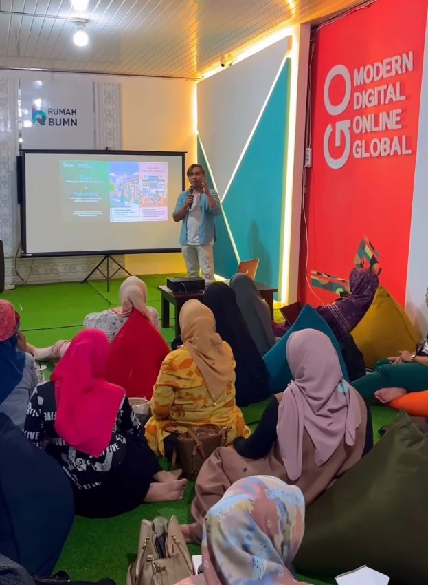 Workshop UMKM Go Digital: PLN Bersama Rumah BUMN Bandar Lampung Perkuat Kapasitas Pelaku Usaha Melalui Digitalisasi Pemasaran