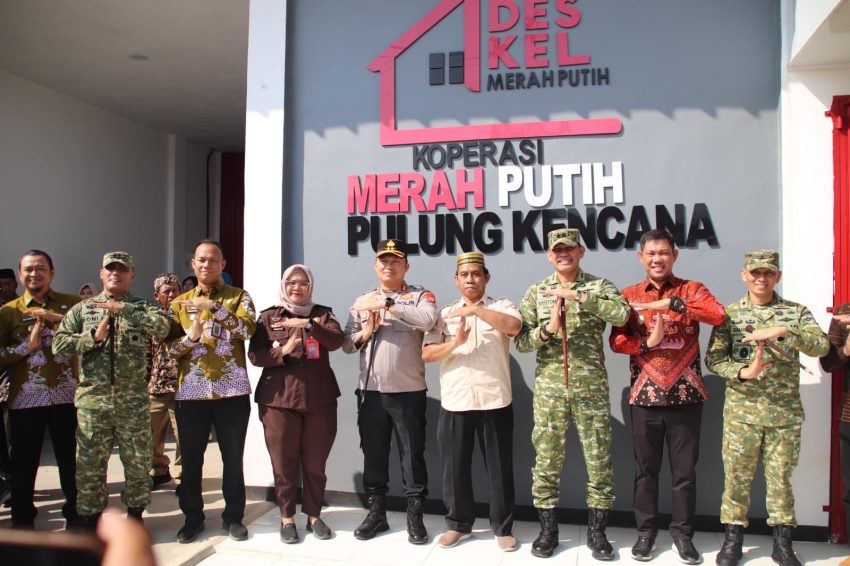 Danrem 043/Gatam Dampingi Pangdam XXI/RI Tinjau KDKMP Pulung Kencana
