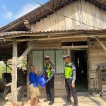 Wujud Kepedulian Lewat “Tasi Berkah”, Sat Lantas Polres Mesuji Bagikan Beras Bagi Warga Kurang Mampu di Simpang Pematang
