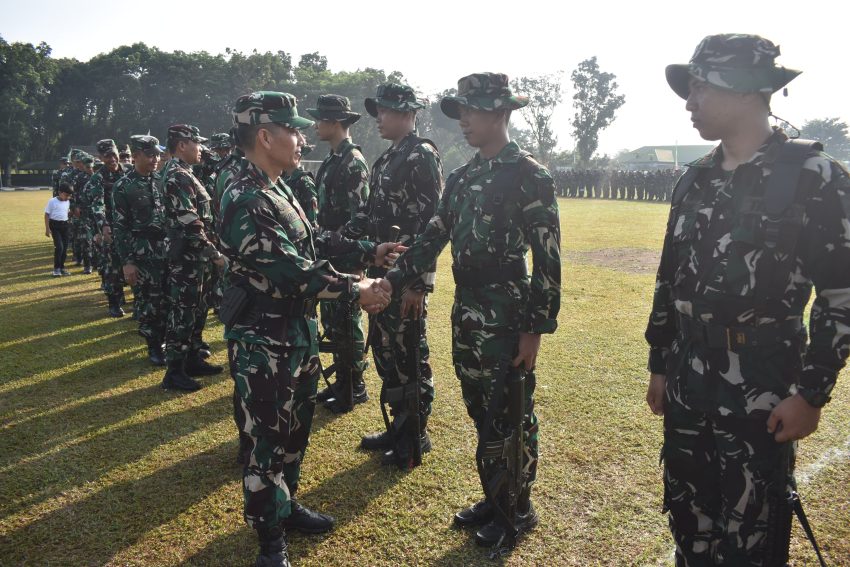 Danrem 043/Gatam Motivasi Kontingen Balakrem dan Yonif 143/TWEJ pada Pembukaan Lomba Binsat Kodam XXI/Radin Inten