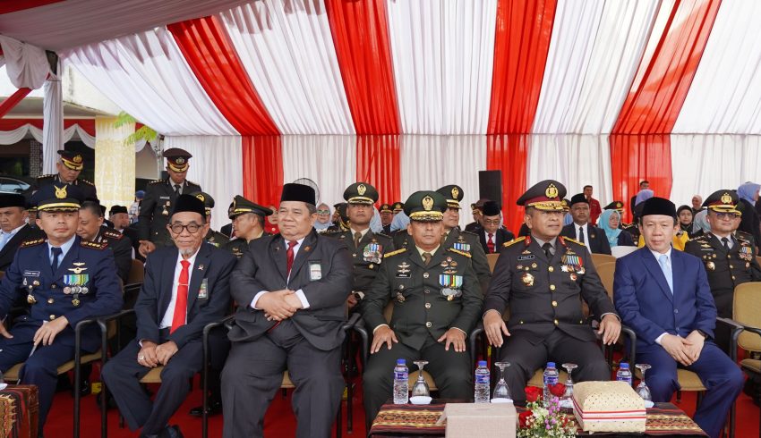 Kasdam XXI/RI Hadiri Penurunan Bendera HUT ke-81 RI di Provinsi Lampung   