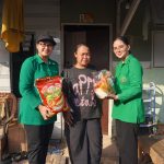 Persit KCK Koorcab Rem 043 PD XXI/Radin Inten Hadir Berbagi, Ringankan Beban Warga Sinar Laut