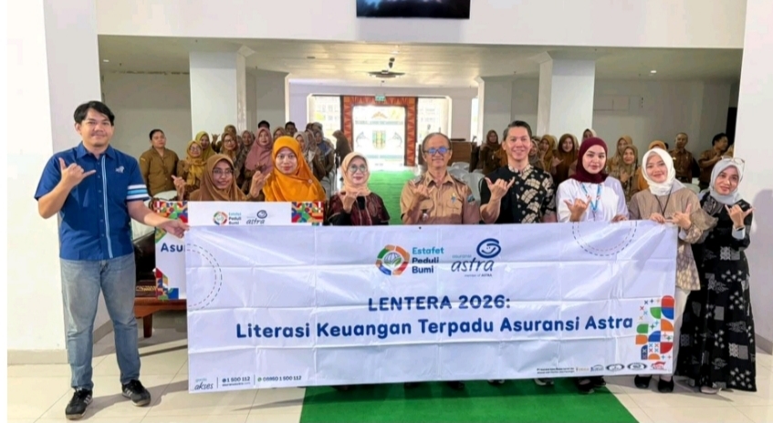 OJK Bersama Pemkab Pesisir Barat Wujudkan Inklusi Keuangan Nyata: 150 Guru dan Tenaga Pendidik Terima Polis Asuransi Jiwa
