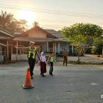 Sat Lantas Polres Mesuji Melakukan Pam Rawan Pagi di SDN 08 Simpang Pematang, Jaga Keselamatan Anak Sekolah