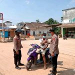 Seluruh Polsek Jajaran dan Polsubsektor Polres Mesuji Gerak Cepat Bagikan Masker Kepada Masyarakat Pasca Erupsi Gunung Anak Krakatau