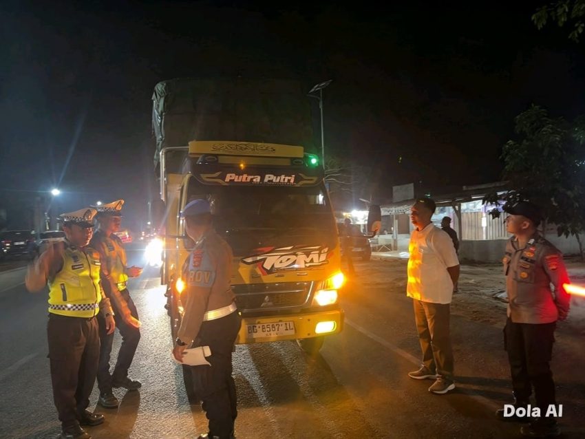 Personil Regu Siaga Kompi I Polres Mesuji Gelar KRYD dan Patroli di Jalan Lintas Timur, Beri Rasa Aman bagi Warga di Akhir Pekan